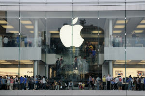 People In Line At iPhone Store